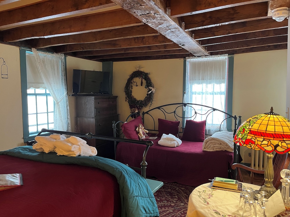 Collette Room photo 2