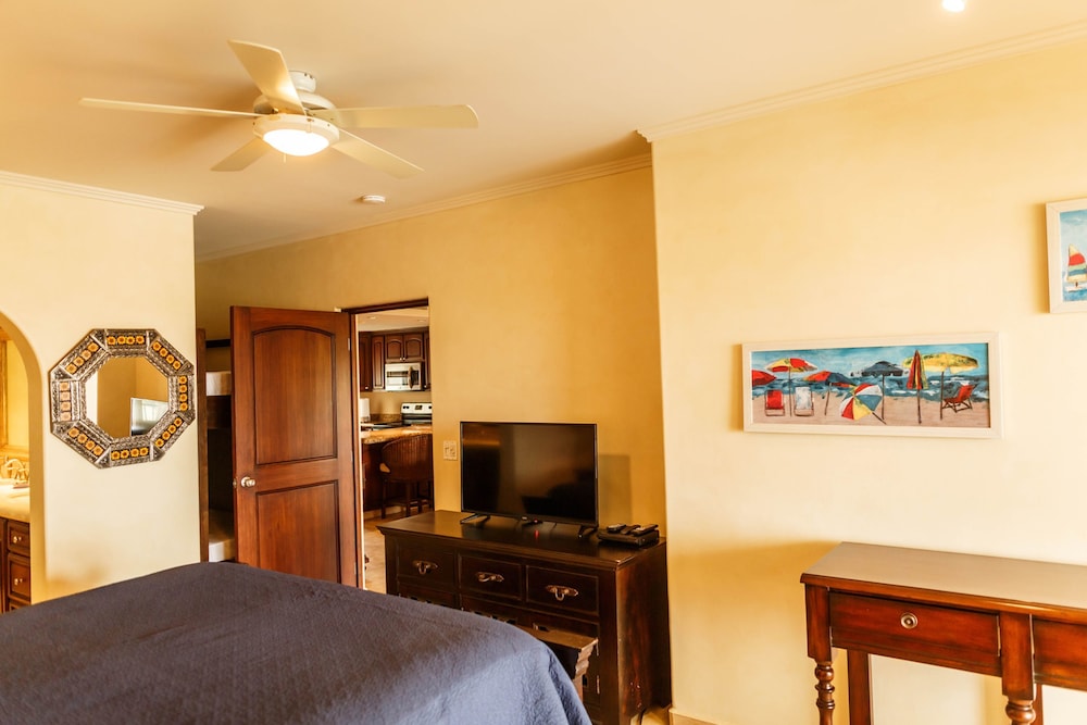Condo, 2 Bedrooms photo 3