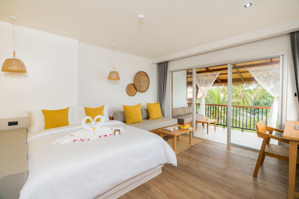 Deluxe Ocean Room - Photo 5