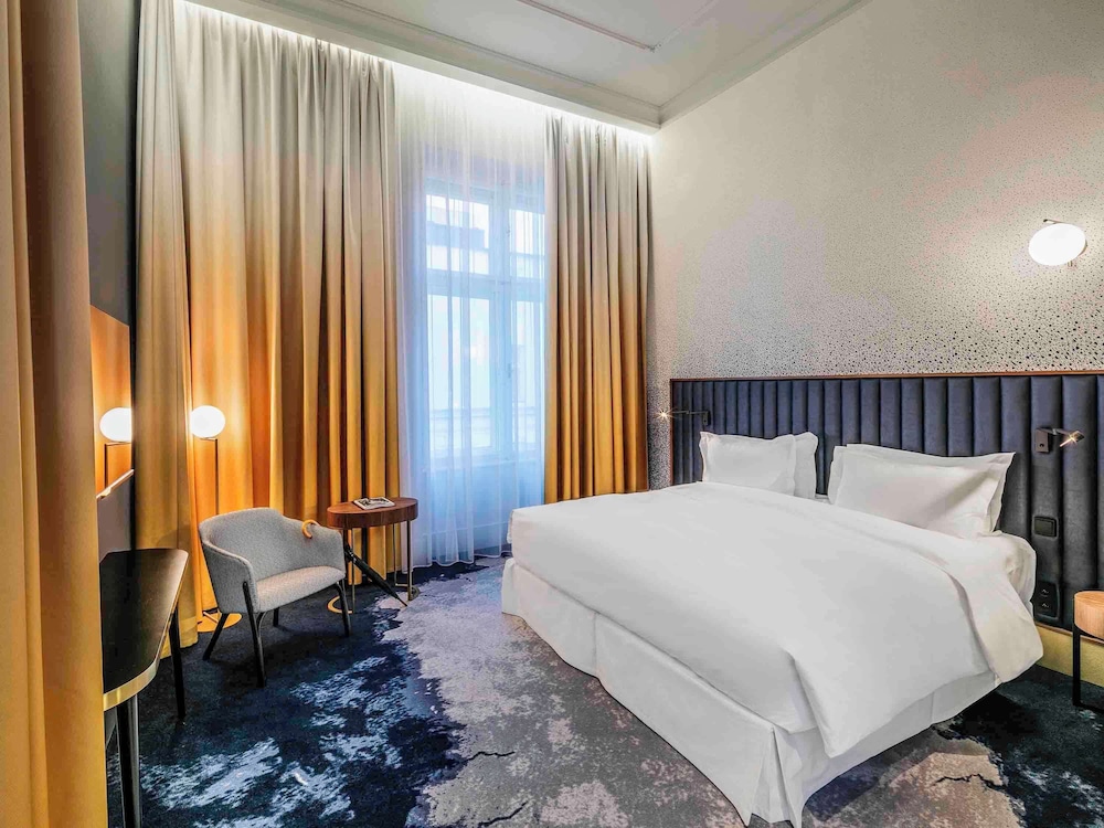 Classic Room, 1 Queen Bed - Photo 1