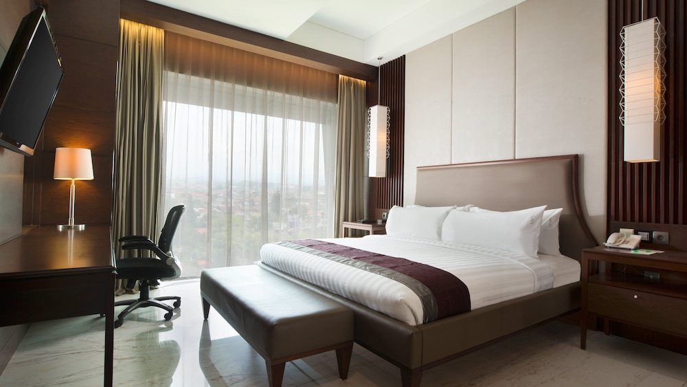 Royal Suite, 1 King Bed - Photo 4