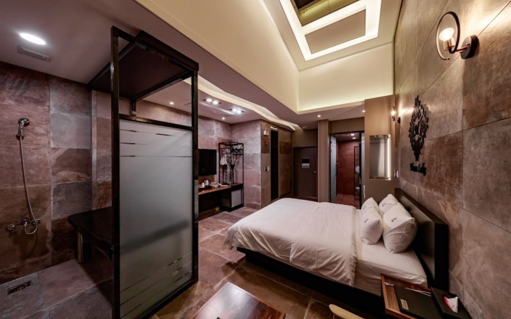 Room (OILBED 206) photo 2
