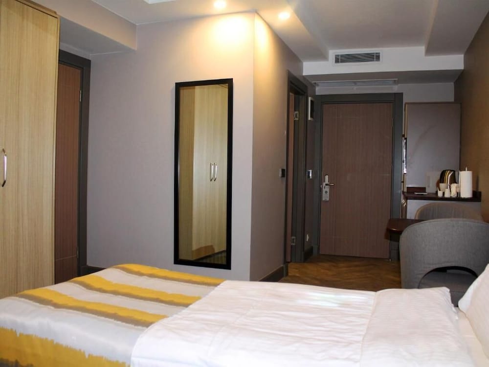 Economy Twin Room photo 3