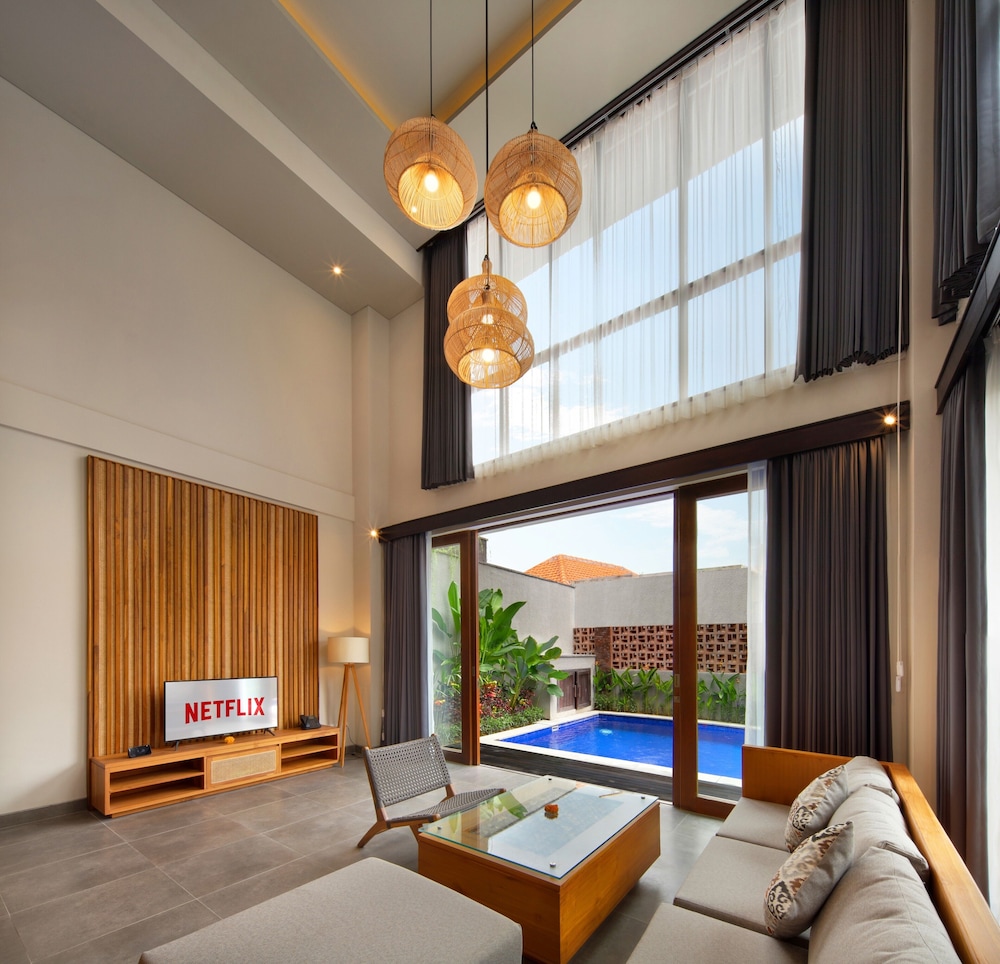 Grand 2 Bedroom Villa with Private Pool and Bath tub - Photo 10