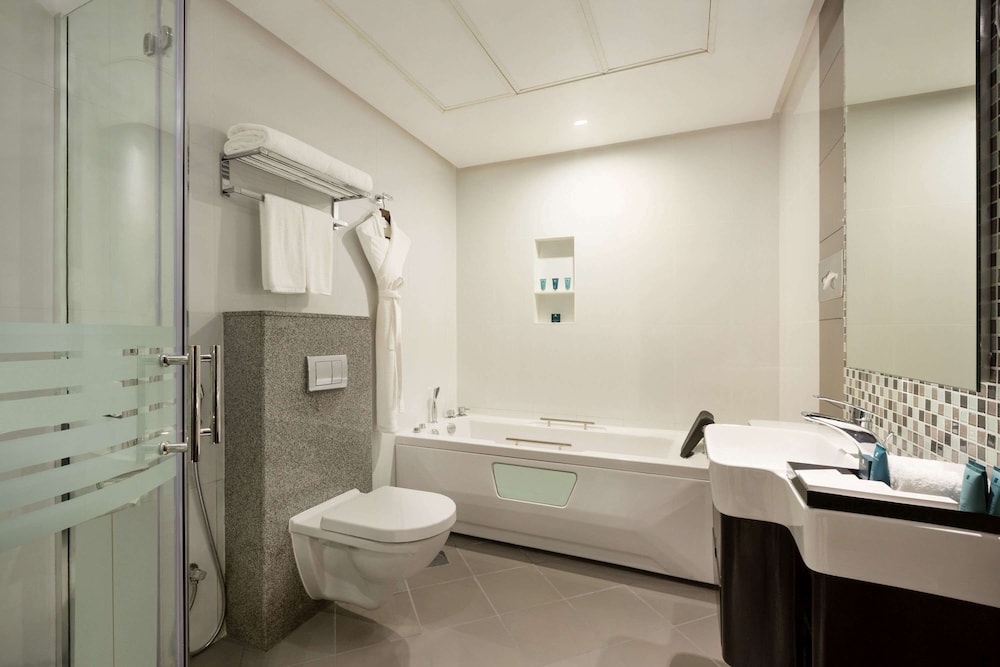 Club Suite, 1 King Bed, Smoking (3 Bedrooms)