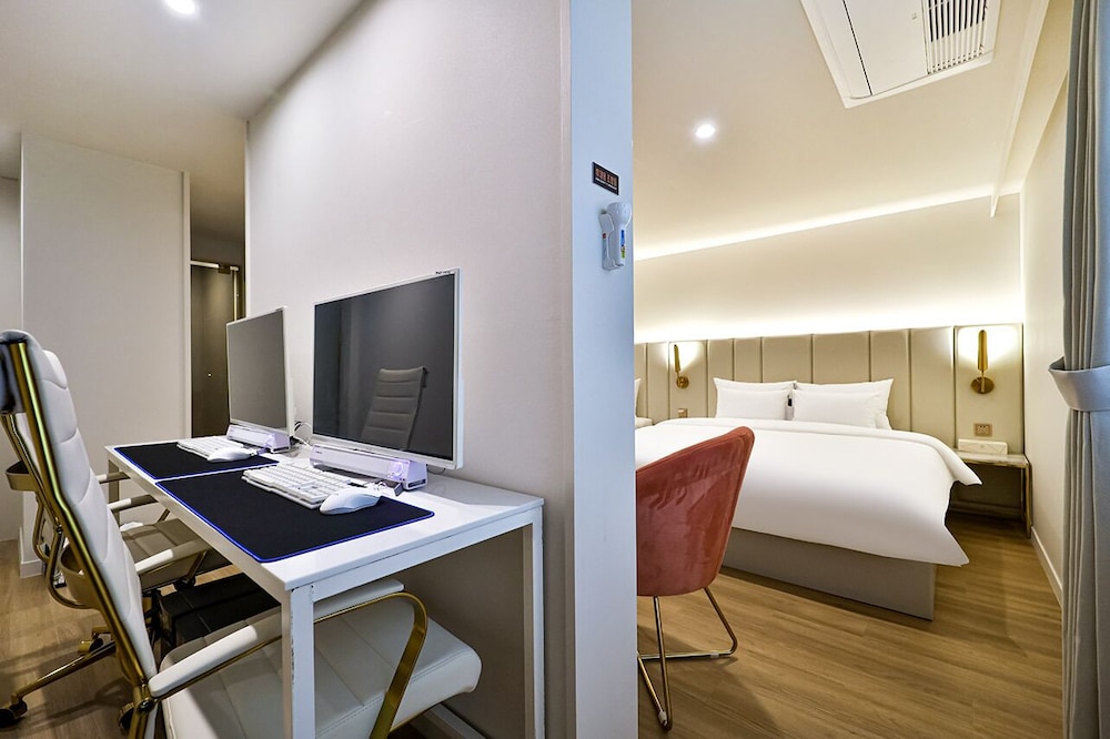 Deluxe Twin Room - Photo 3