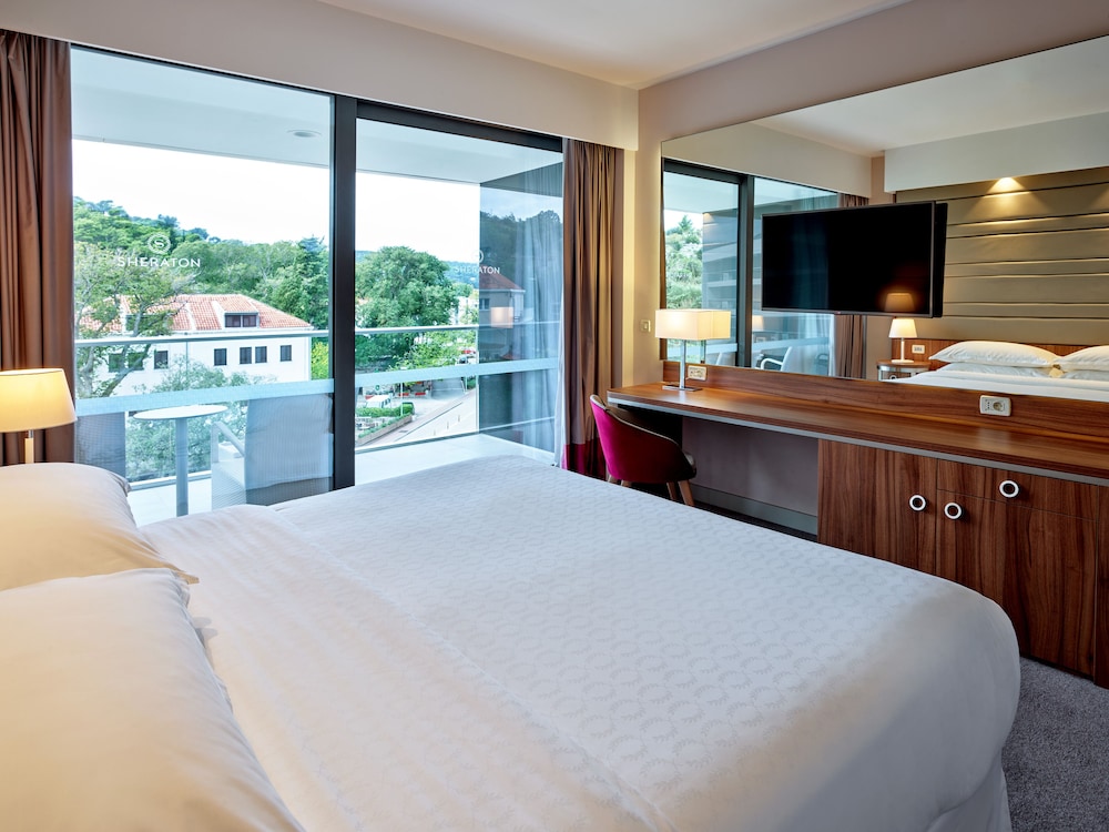 Classic Suite, 1 Bedroom, Courtyard View