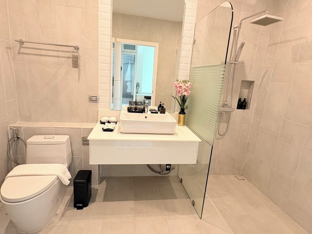 Junior Suite, 2 Twin Beds - Photo 9