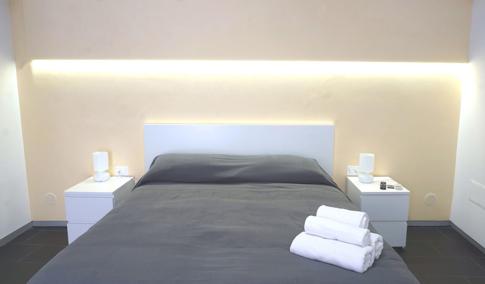 Deluxe Double Room, 1 Bedroom, Ensuite, Courtyard View photo 2