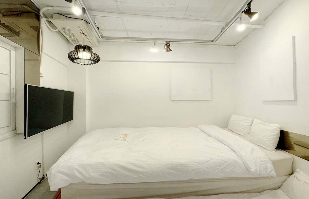 Signature Triple Room - Photo 1