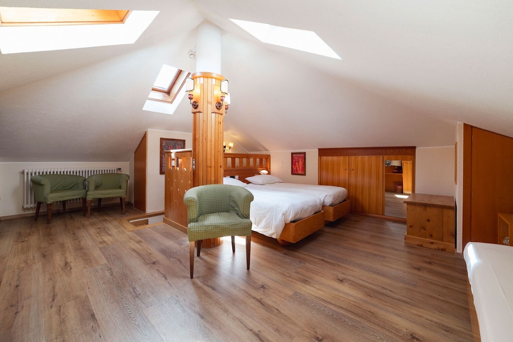 Traditional Quadruple Room photo 2