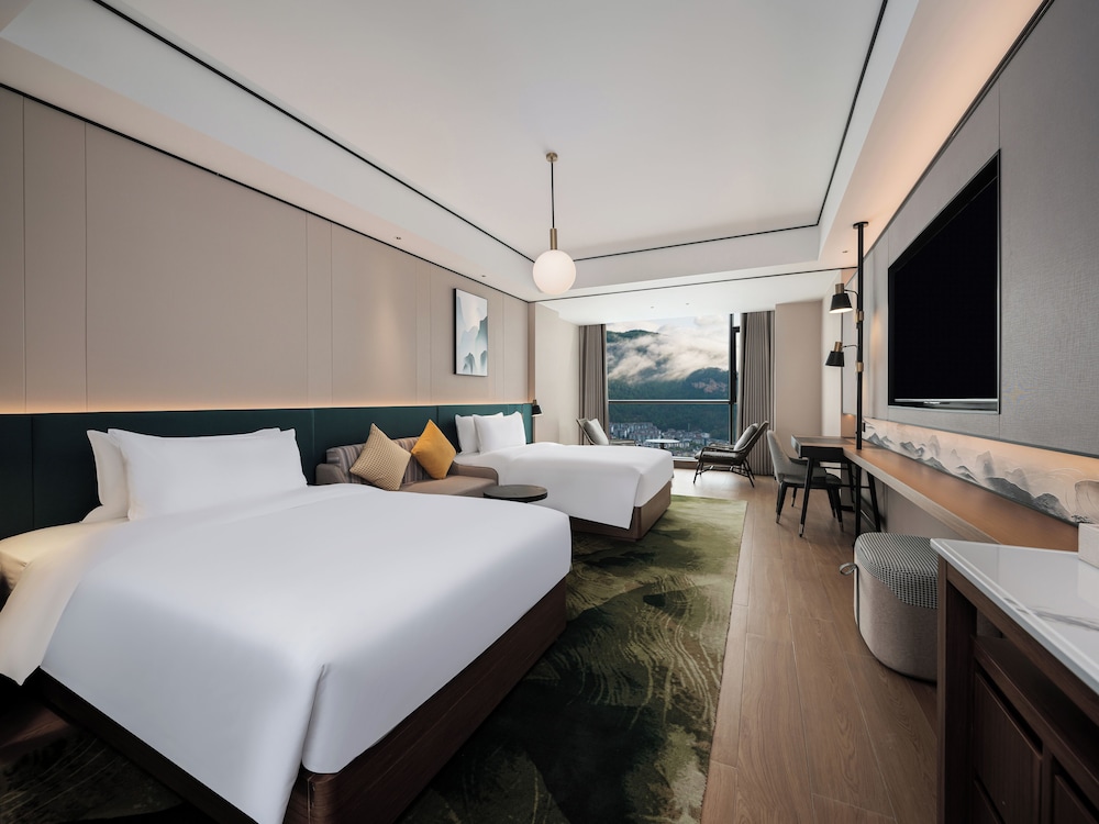 Deluxe Room, Multiple Beds