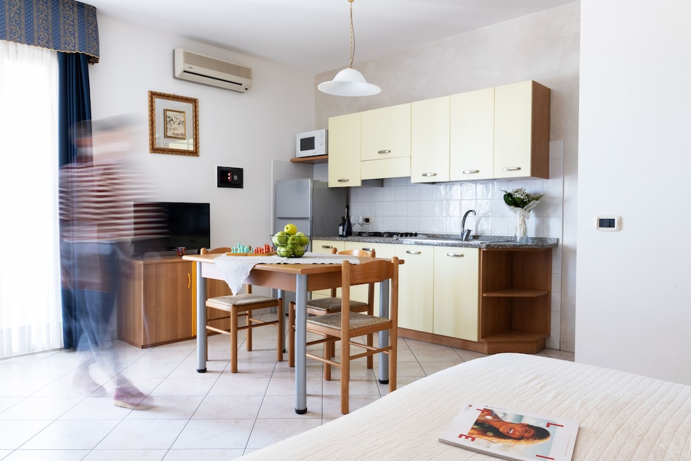 Family Studio Suite, Balcony (Kitchenette) photo 2