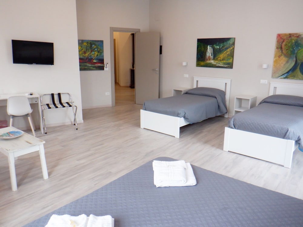 Deluxe Quadruple Room, Ensuite photo 3