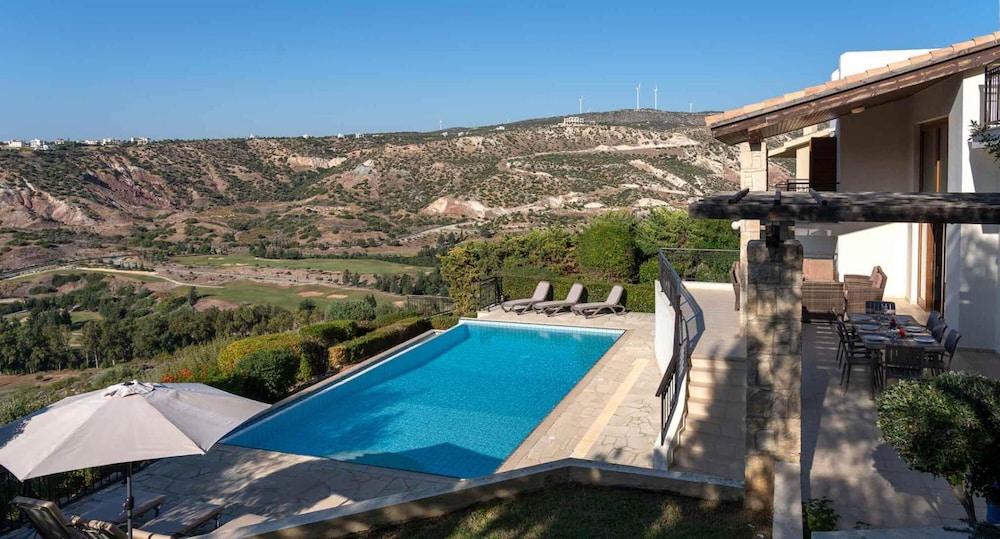 Villa photo 3