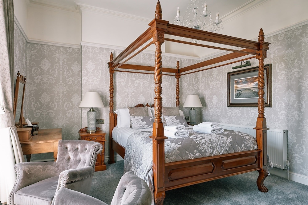 Superior Double Room, Ensuite, Sea View