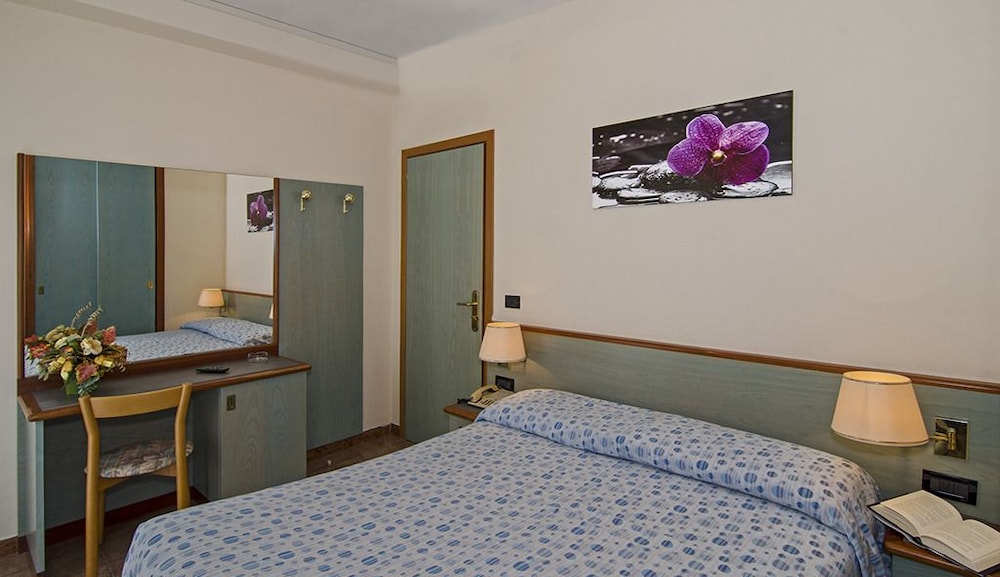 Single Room, Balcony, Sea View photo 1