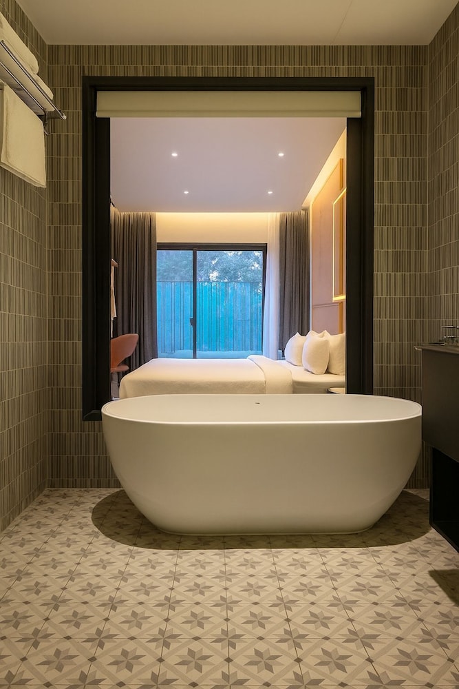 Suite Room With Private Pool - Photo 7