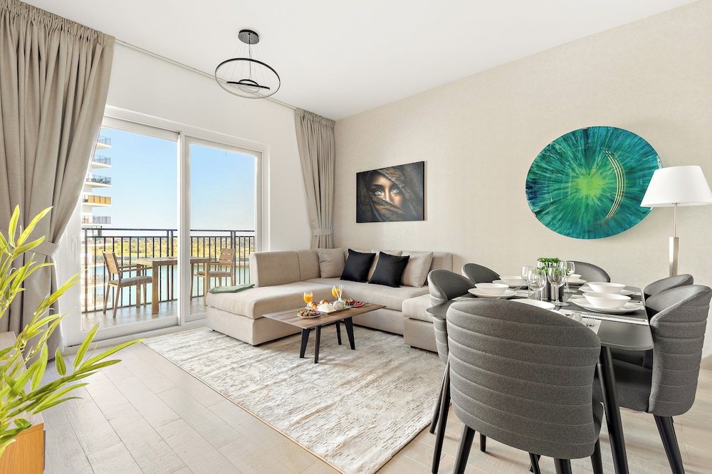 Elite Apartment, Balcony, Canal View