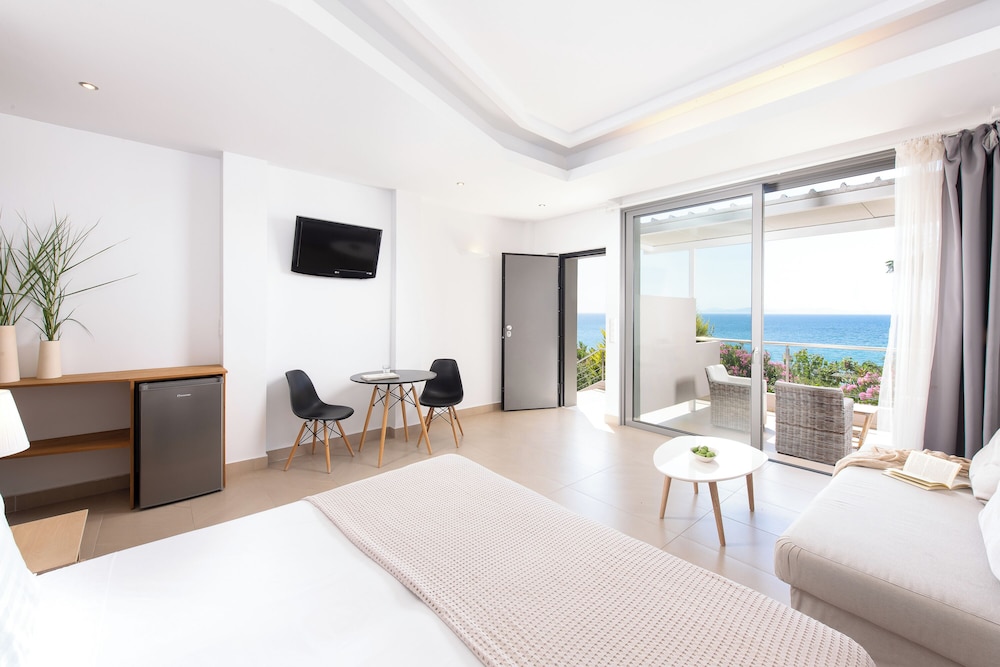 Junior Suite, Sea View (Panoramic) photo 2
