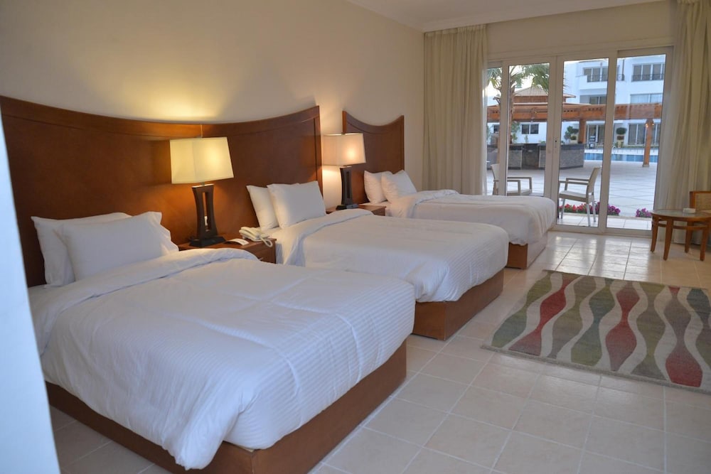 Standard Triple Room, 3 Twin Beds photo 2