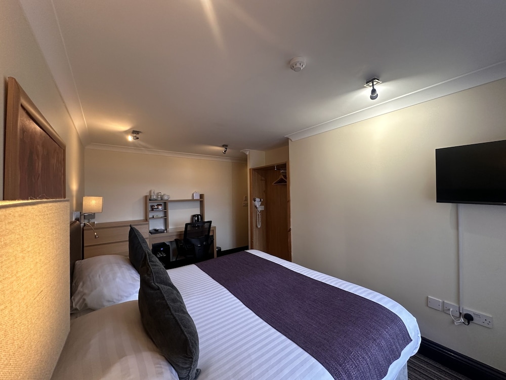 Double or Twin Room, Ensuite - Photo 3