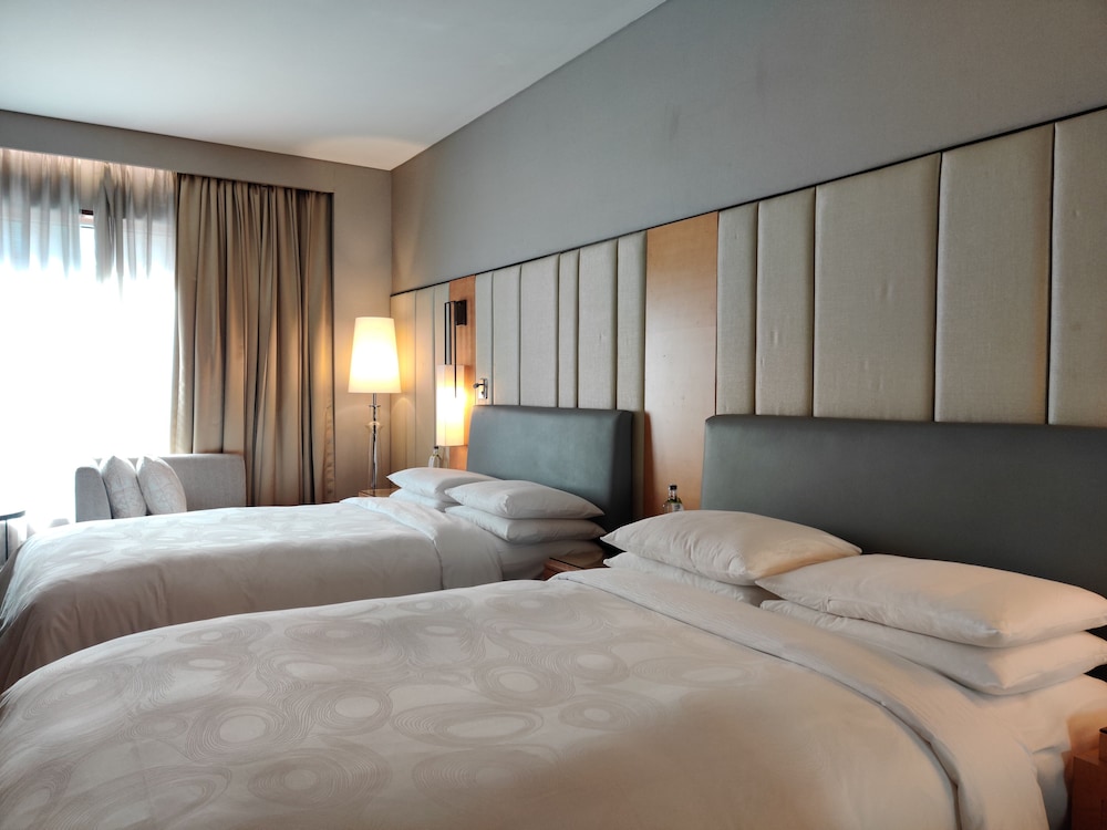 Club Room, 2 Twin Beds thumbnail 5