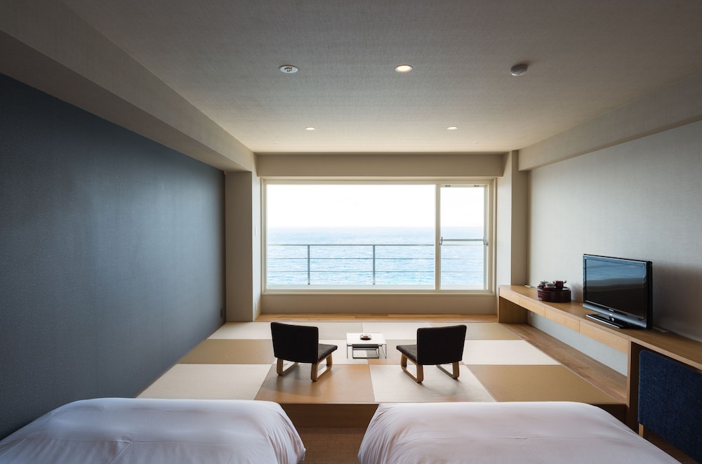 Deluxe Room, Ocean View, Non Smoking (Renovated) - 50sqm, Up to 4 Guests - Photo 1