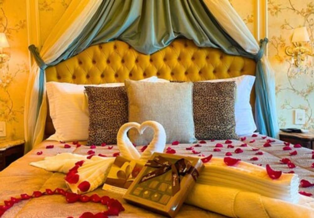 Romantic Double Room, Jetted Tub, Garden View (Marseille) photo 3