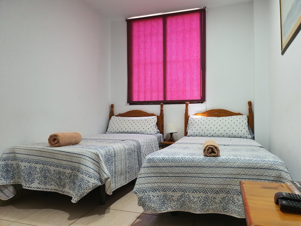 Habitación Privada Doramas 4 wifi gratuito baño compartido (dos camas individuales de 90) CON VISTA