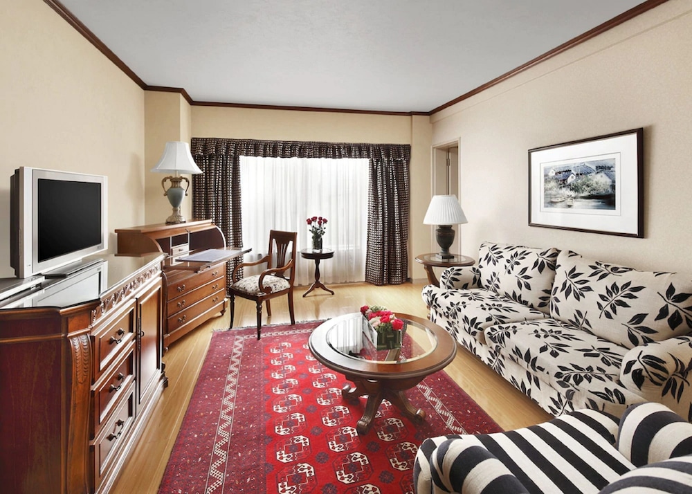 Deluxe Suite(Inclusive of Executive Lounge access)