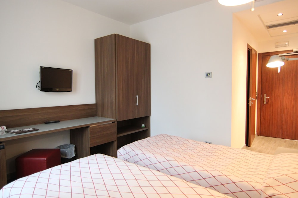 Double Room, 2 Twin Beds photo 2