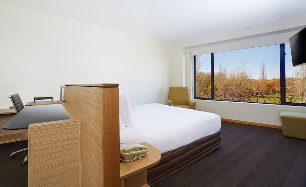 Premium Room, 1 King Bed (Glebe Park View) - Photo 2