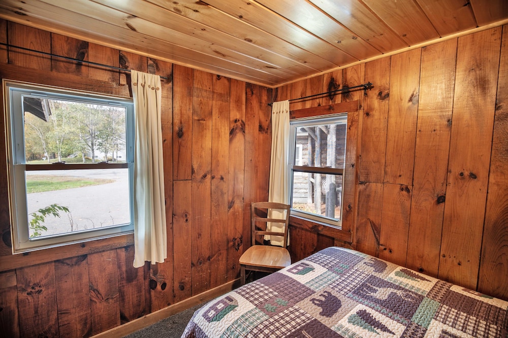 Cabin, 2 Twin Beds, River View photo 3
