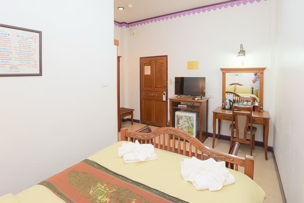 Standard Double Room (No Window) photo 3