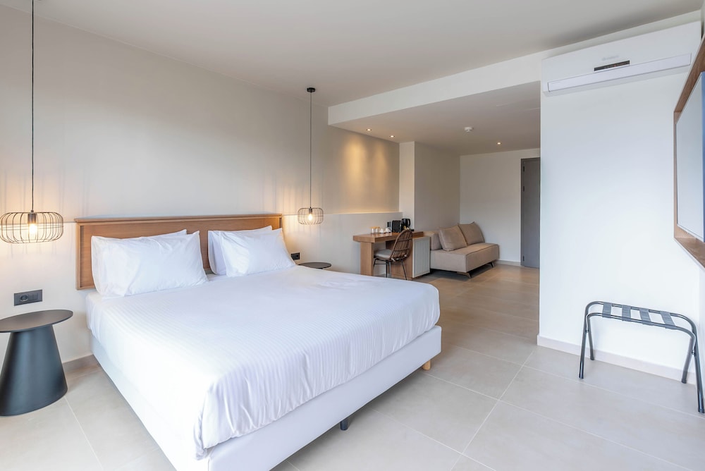 Executive Junior Suite with Private Pool & Sea View - Photo 7