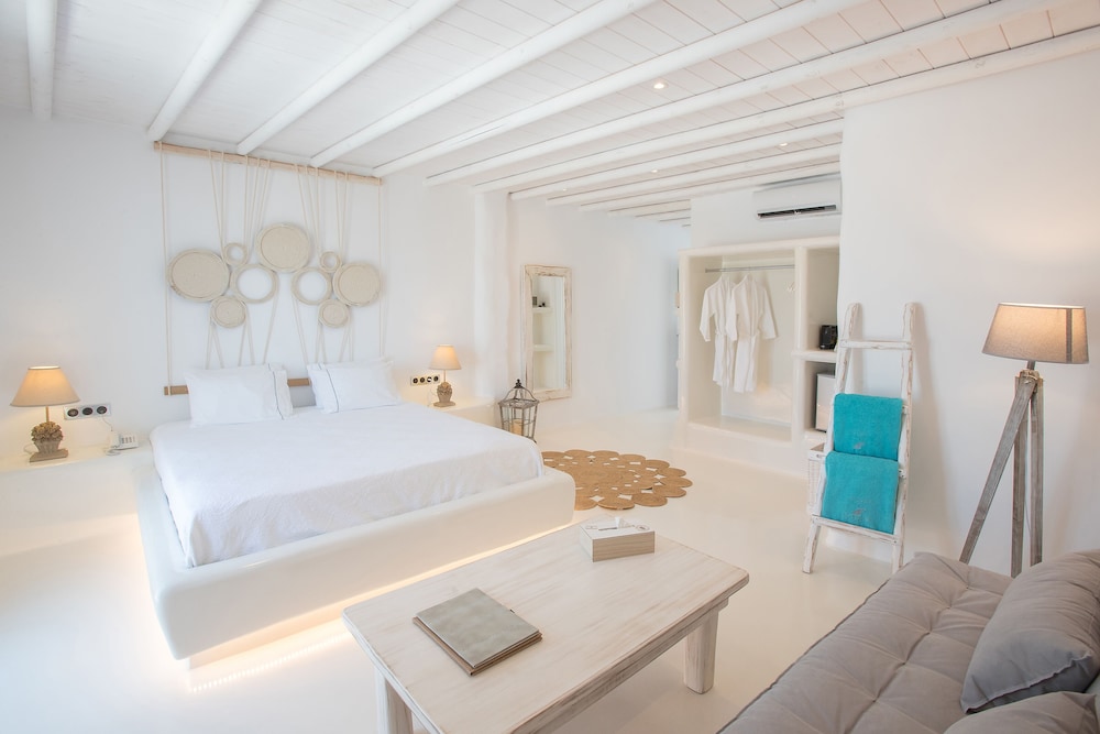 Superior Suite - Photo 18