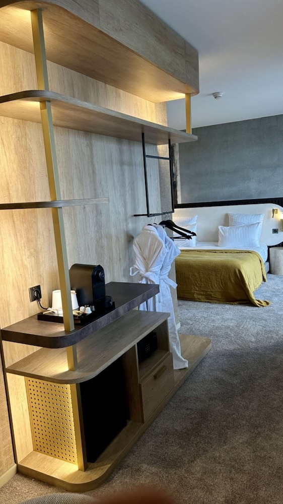 Junior Suite, 1 King Bed - Photo 2