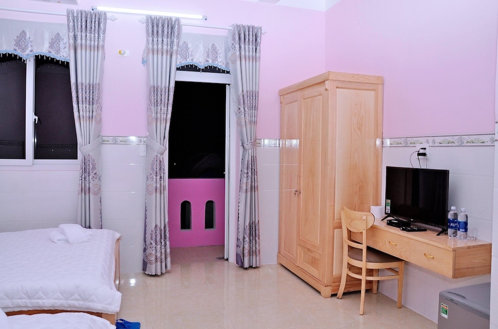 Standard Family Room photo 2