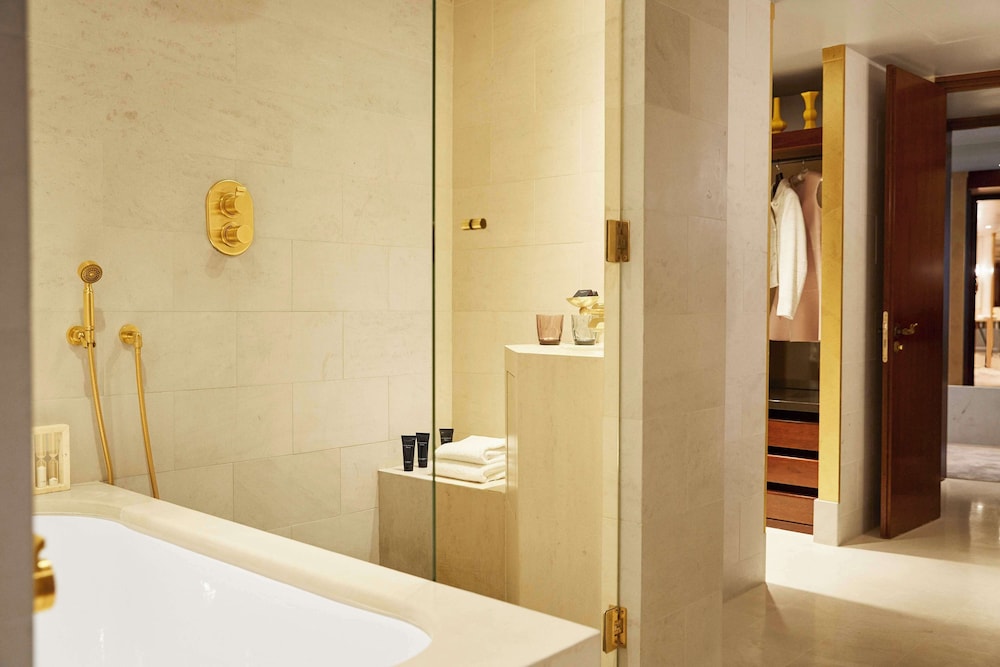 Ambassador Suite