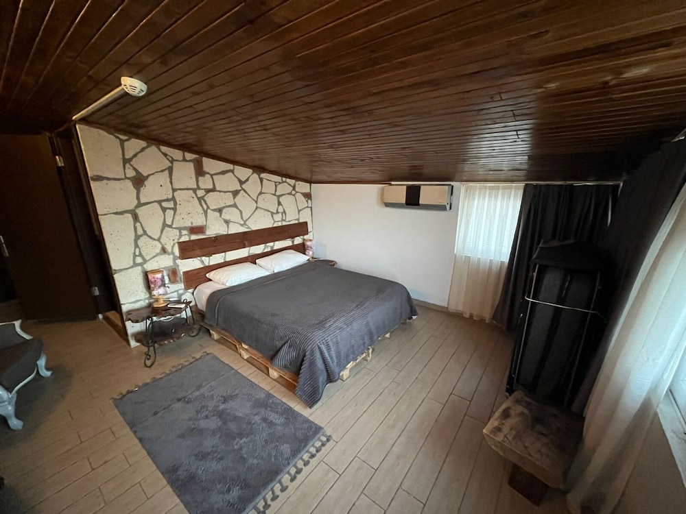 Basic Double or Twin Room, Partial Sea View photo 1