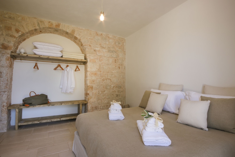 Standard Shared Dormitory, 2 Bedrooms (6 Beds) photo 2