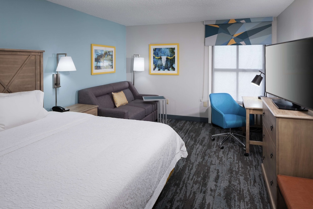 Standard room with king bed photo 3