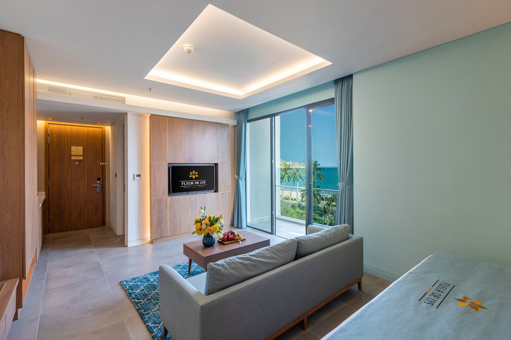 Panoramic Double Room, 1 Queen Bed, Balcony, Ocean View - Photo 2