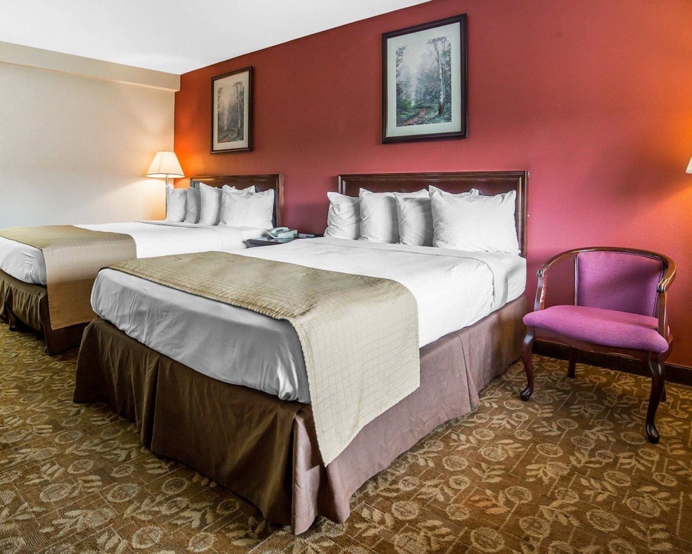 Standard Room, 2 Queen Beds, Non Smoking photo 3