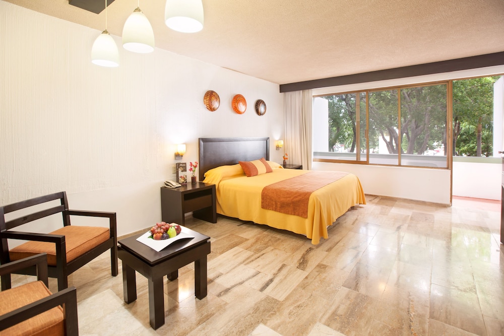 One Bedroom Suite - Photo 4