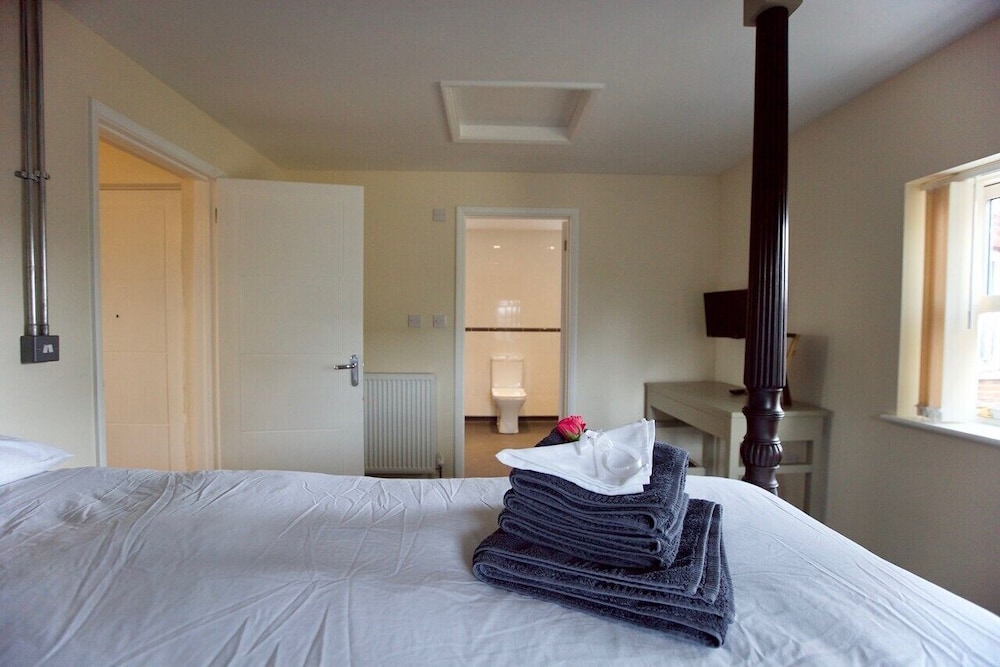 Spacious Serviced Apartment with Roof Top Terrace Near The Waterfront, Ipswich photo 2