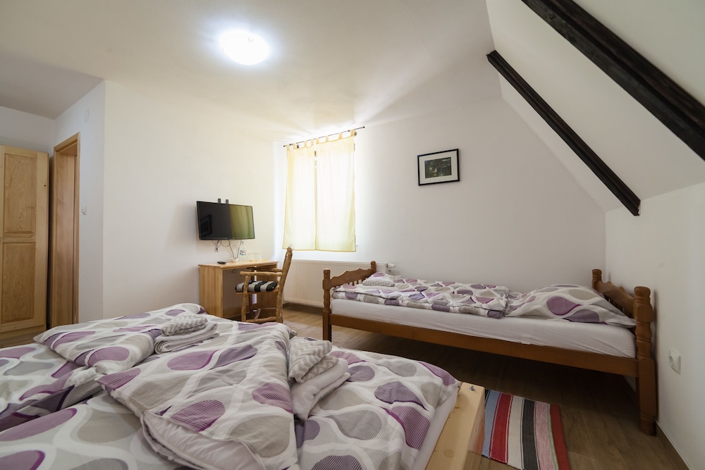 Triple Room - Photo 2