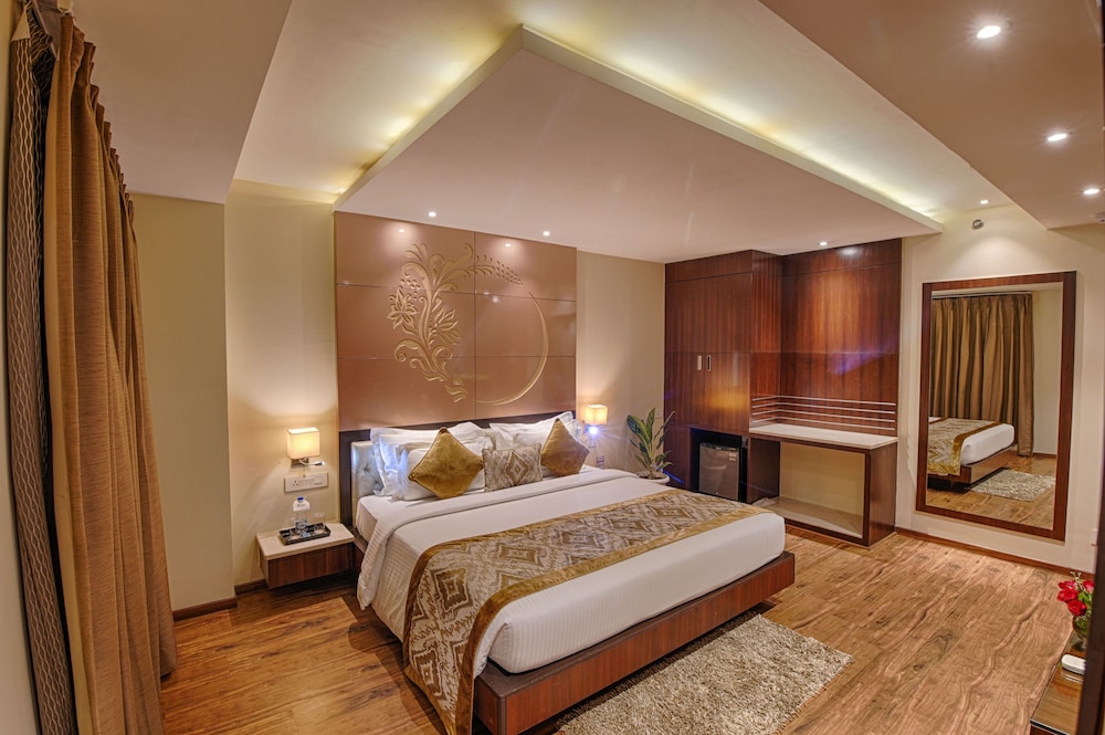 Luxury Suite, 1 King Bed photo 2