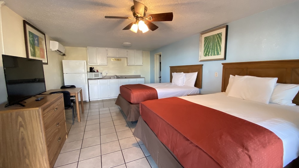 Premium Room, Multiple Beds, Kitchenette photo 3